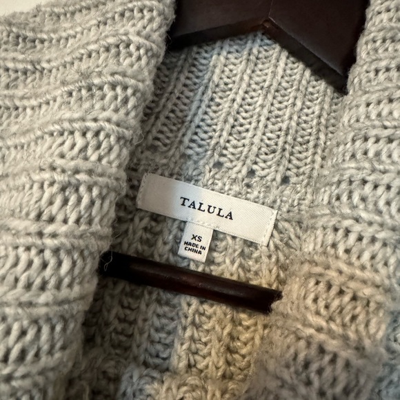 aritzia sweater - Picture 2 of 3
